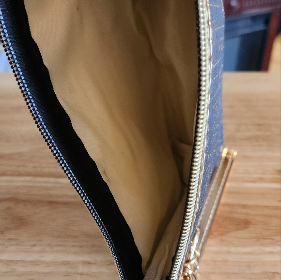 Make up case w/ free gift - Picture 8 of 9